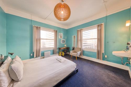 Private Queen Room Ensuite image 2