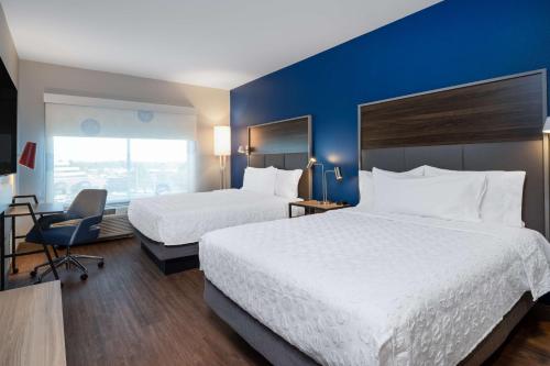 2 queen beds
