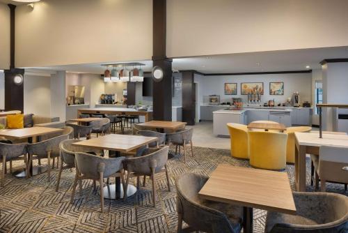 Staybridge Suites Cathedral City – Palm Springs an IHG Hotel - image 10
