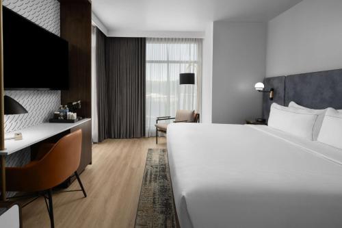 Hotel West & Main Conshohocken Philadelphia Tapestry by Hilton - image 8