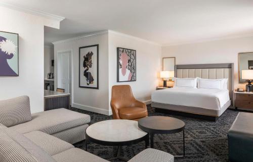 543309147 Mills House Charleston, Curio Collection by Hilton
