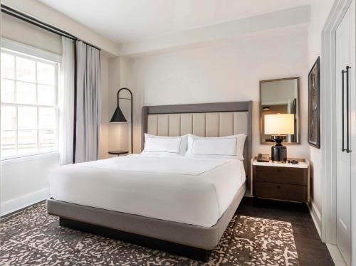 543309156 Mills House Charleston, Curio Collection by Hilton