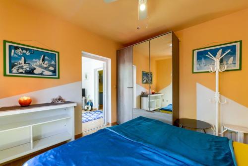 Three-Bedroom Apartment with Terrace and Sea View image 10