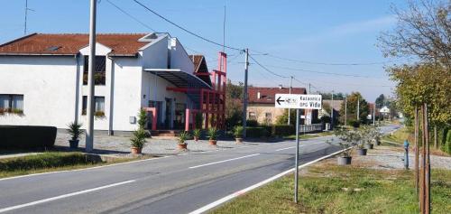 Rooms with a swimming pool Garesnica, Bjelovarska - 22858