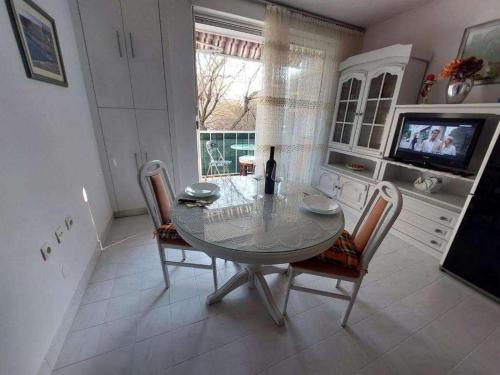 One-Bedroom Apartment with Balcony image 4
