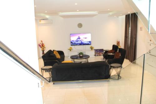 設施, Banner Vacation Home & Swimming Pool in 布林布林