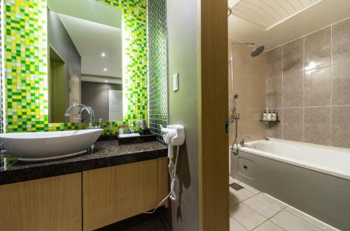 room detail thumbnail 2