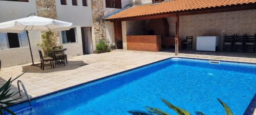 Casa com piscina e lazer