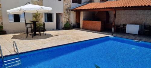 Casa com piscina e lazer