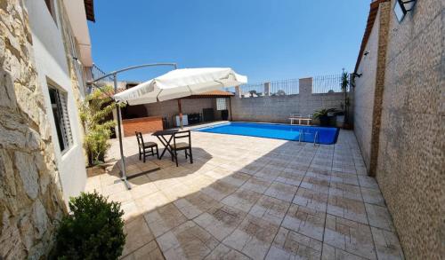 Casa com piscina e lazer