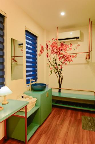 Mixed Dormitory Room image 8