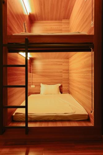 Mixed Dormitory Room image 10