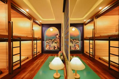 Mixed Dormitory Room image 4