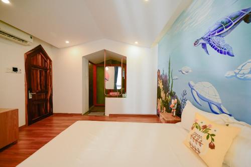 Queen Room image 10