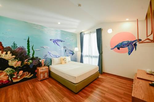 Queen Room image 6