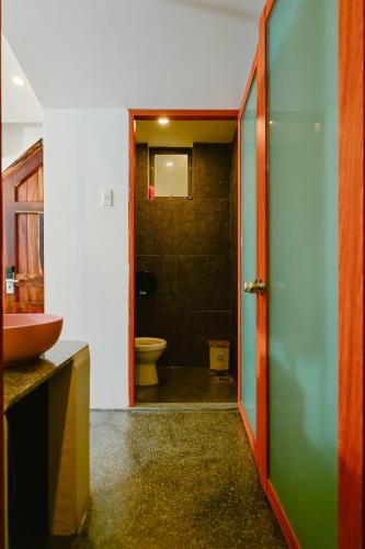 Queen Room image 3