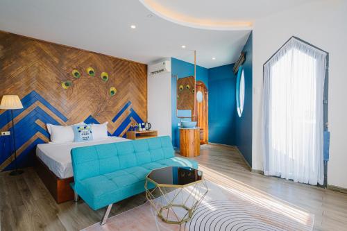 Deluxe Double Room with Balcony image 9