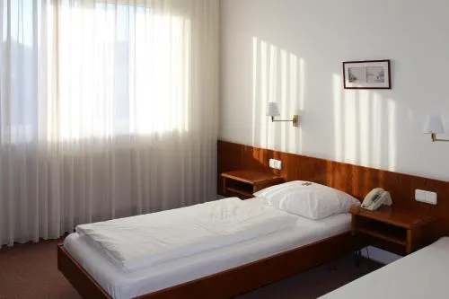 Hotel La Taverna in Rosbach vor der Höhe, Deutschland