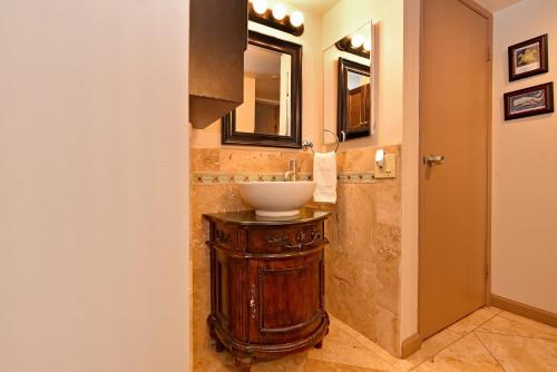 Valley Isle 302 - image 2