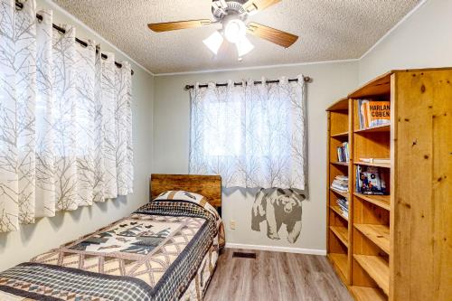 Moose Tracks Hideaway in Crestline, USA