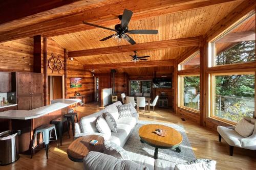 Hammersley Beach Cabin in Shelton
