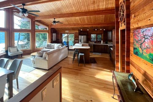 Hammersley Beach Cabin in Shelton