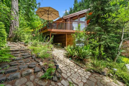 Hammersley Beach Cabin in Shelton