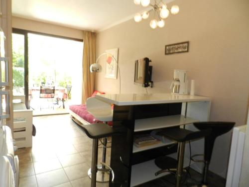 Appartement Le Lavandou, 2 pièces, 4 personnes - FR-1-251-706