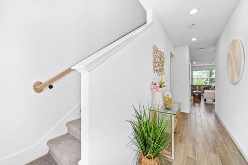 Lovely Townhome Sleeps 8 EVE101 in Davenport, USA