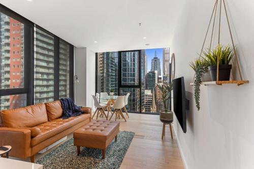 High-Rise Elegant 1-Bed City Pad