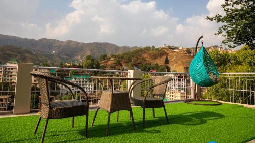 شرفة/ تراس, منزل 240 متر مربع من 1 غرفة و1 حمام خاص في سلان (Mohija Homestay ) in شايل