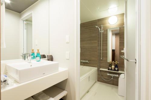 Superior Twin Room - Non-Smoking image 5