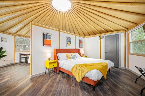 Monroe & Magnolia - Freedom Yurt Cabins in Canyon Lake, USA