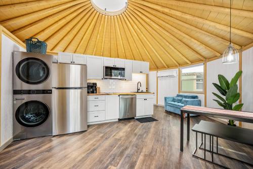Monroe & Magnolia - Freedom Yurt Cabins in Canyon Lake, USA