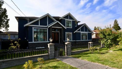 Beautiful Home in Burnaby. (Lyn's Residence)