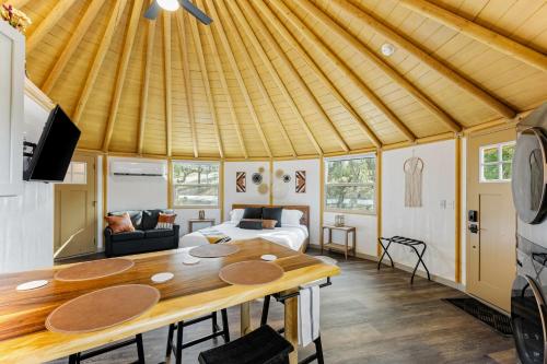 Gentry & Stetson - Freedom Yurt Cabins in Canyon Lake, USA