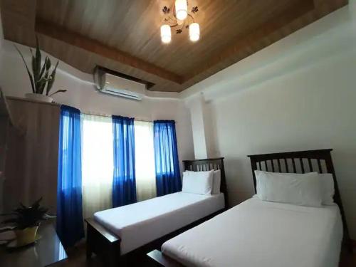 2 twin beds