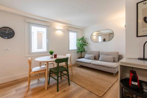 HOM I Comodo y Moderno Depto 2D1B en Santiago