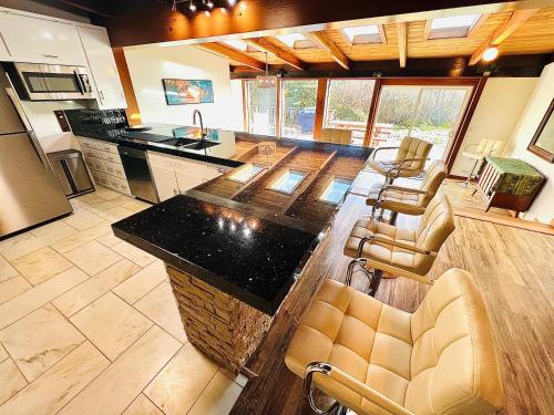 köök, Pacific Sands Vacation Home by Vynmir in Cleone (CA)