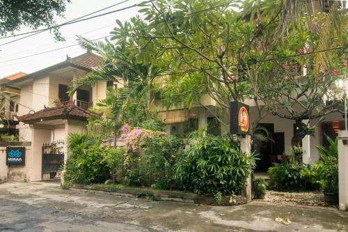 Miraa Guest House & Resto, Денпасар