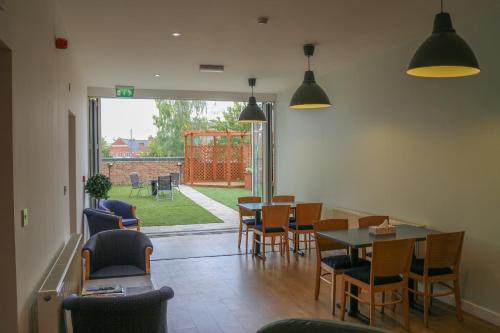 sala de TV, Oscar Lodge in Northampton