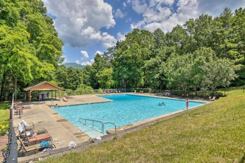 Deja View Take in tranquil wooded views and soak in the hot tub