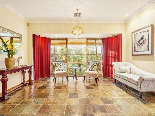 Exquisite Villa Living at 5 Swansfield Ct, Warrandyte - Shared Amenities Await!