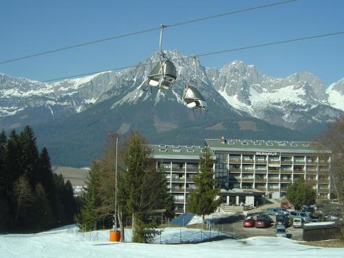 Apartment in Ellmau with Ski-In Access