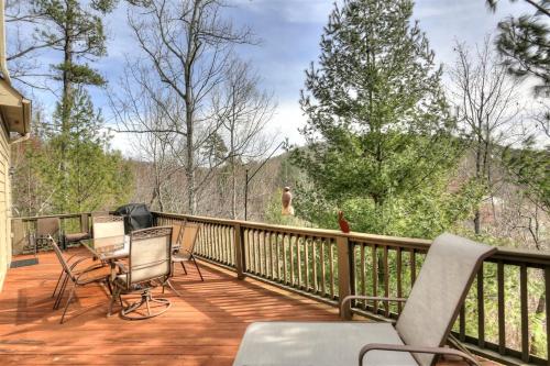 Sunrise Ridge - Read Fireside Lounge on the Screened Deck in Marblehill, USA