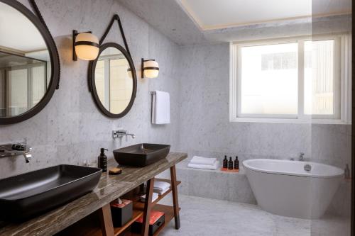 room detail thumbnail 2