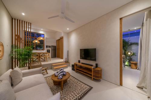Villa Inka - Tropical Modern 1BR Villa in Pererenan Beachside - image 5