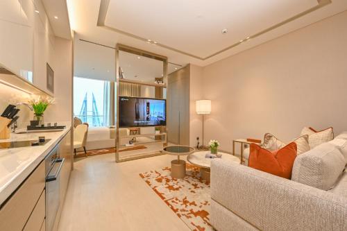 Panoramic Bay View Suite - King Bed image 4