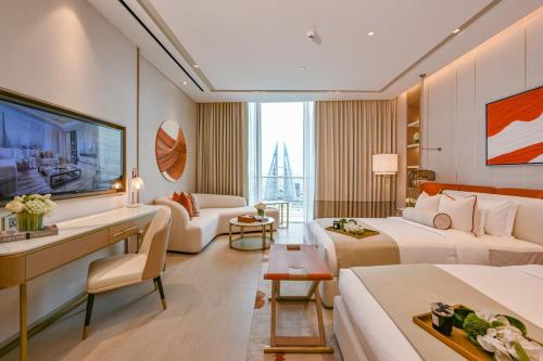 Panoramic Bay View Suite - Twin Bed room in Onyx Rotana