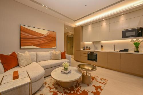 Panoramic Bay View Suite - King Bed image 2
